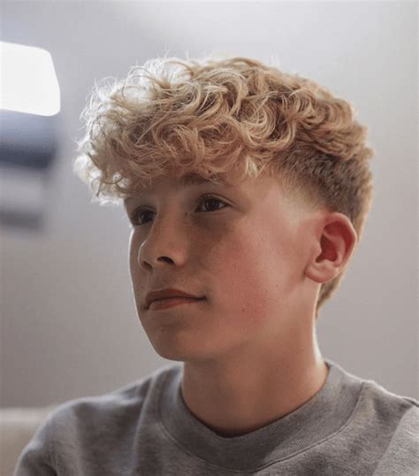 25 Cool White Boy Haircuts for 2024